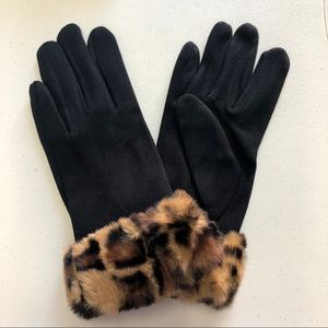 Black gloves with animal faux fur cuff